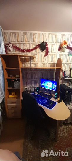 Компьютерный стол