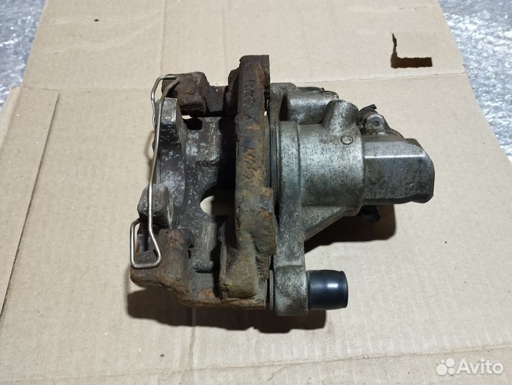 Суппорт тормозной задний правый Ford Focus 3