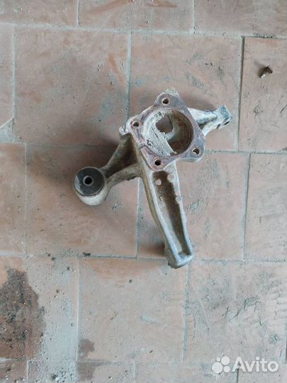 Кулак поворотный задний левый Toyota Camry XV50/XV