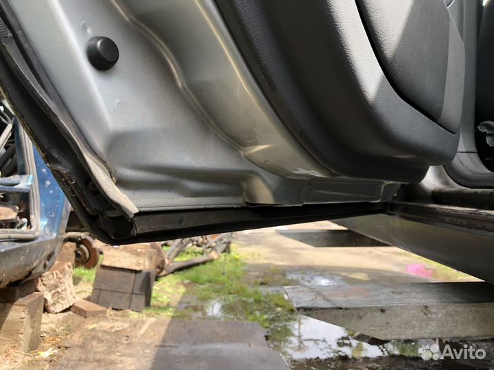 Дверь задняя левая на Audi A6 C5 седан до рестайл