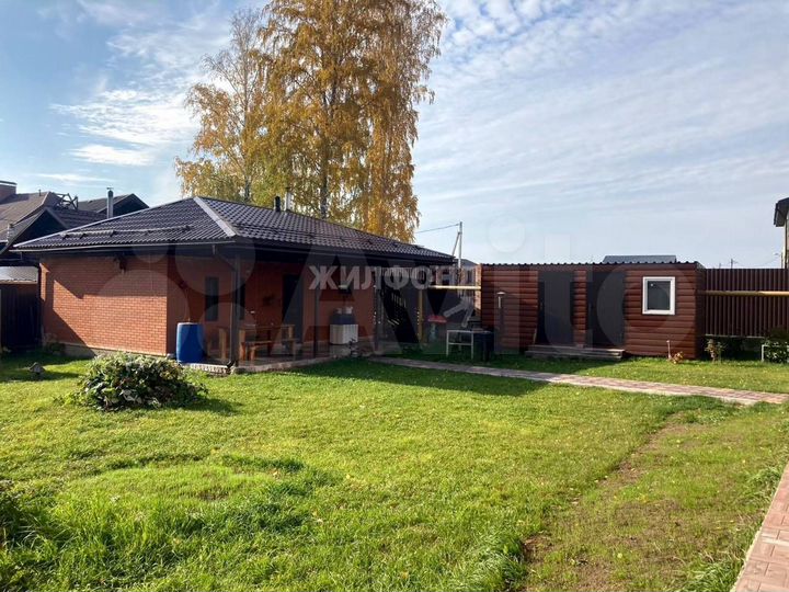 Коттедж 186,7 м² на участке 10 сот.