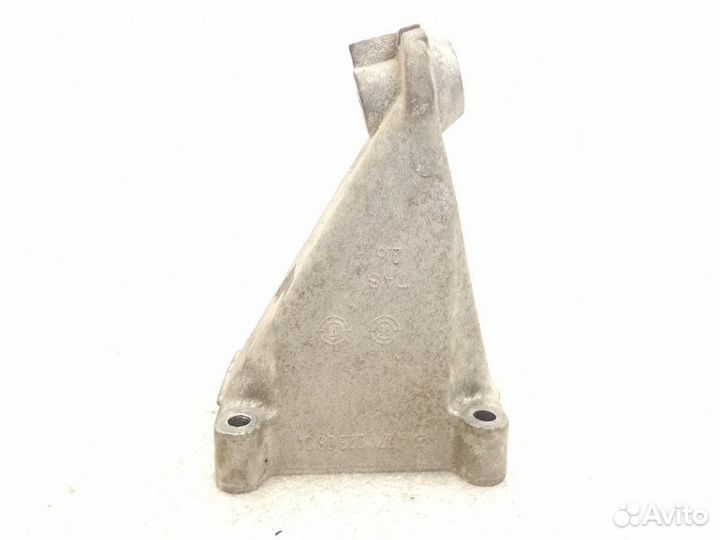 Кронштейн двигателя правый Mercedes-Benz C-Class