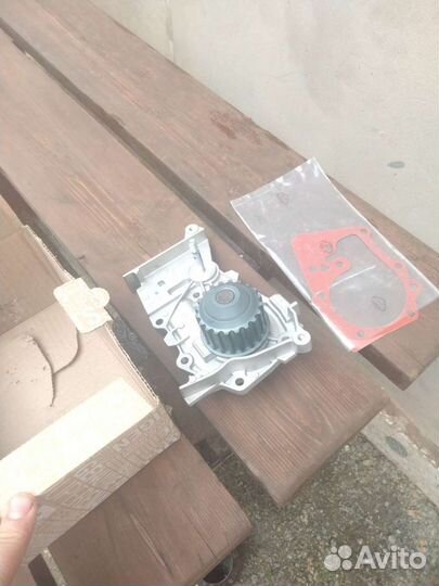 Помпа на двигатель renault