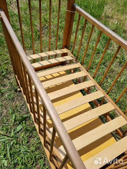 Детская кровать с маятником и ящиком