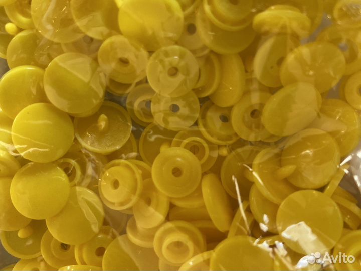 Кнопки пластмасовые на одежду