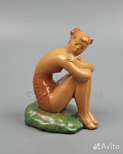 Статуэтка «Купальщица на камне», Гжель, 1950-е