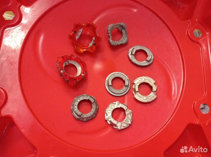 Волчки бейблейд + арена и запчасти