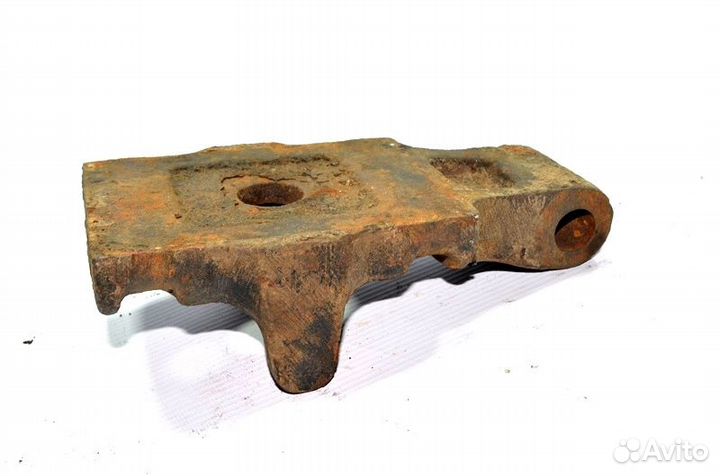 Кронштейн амортизатора переднего моста, нижний пра