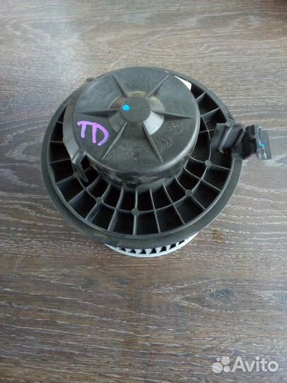 Моторчик отопителя Nissan Tiida