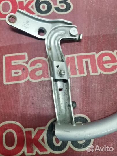 Петля крышки багажника задняя правая Volkswagen Pa