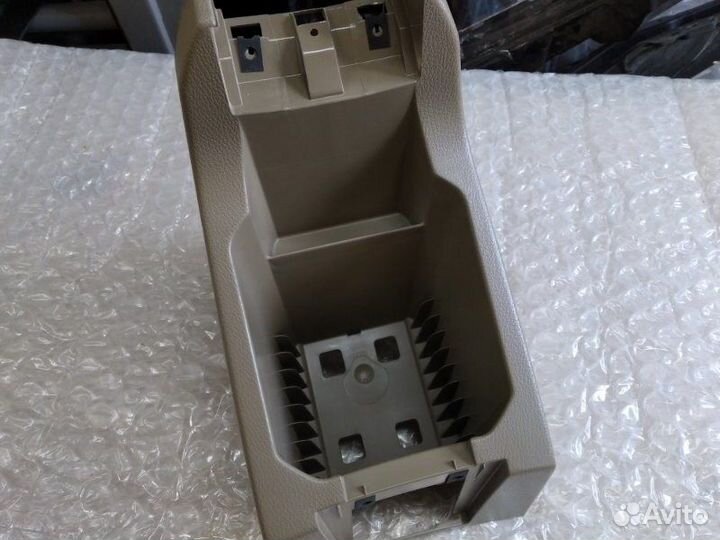 Консоль подлокотника Volvo Xc90 2002 - 2014