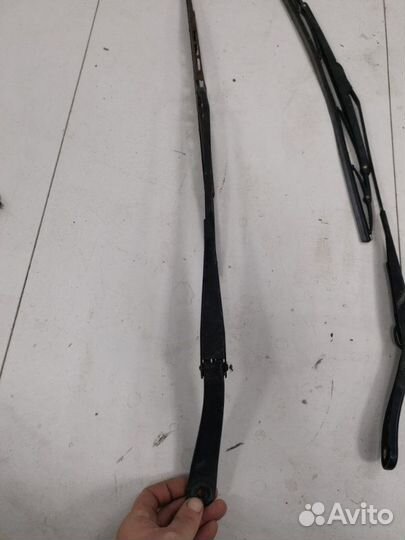 Дворник лобового стекла передний правый Renault