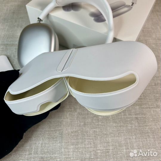 Наушники AirPods Max белые с шумоподавлением