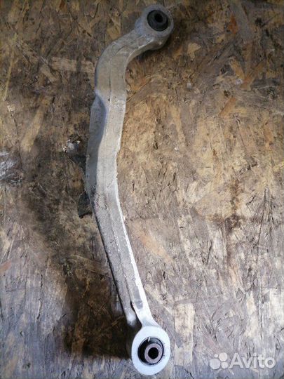 Рычаг подвески задний левый Nissan Qashqai J10