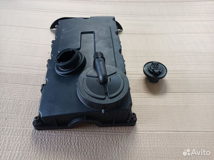 Клапанная крышка Пассат Б6 Гольф 5 Туран 2.0 TDI