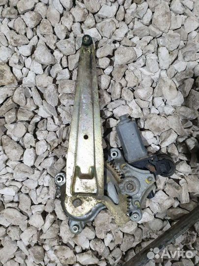 Стеклоподъемник задний Matrix Тойота Матрикс