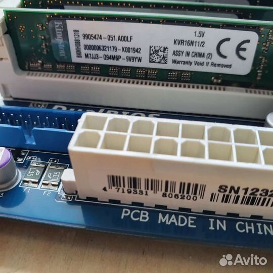 Материнская плата с процессором и памятью