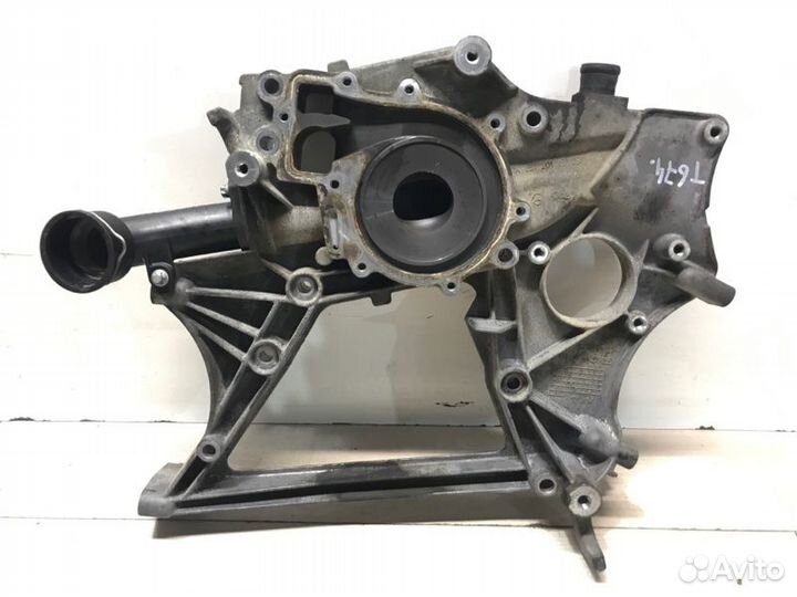 Передняя крышка двигателя Mercedes Sprinter W906