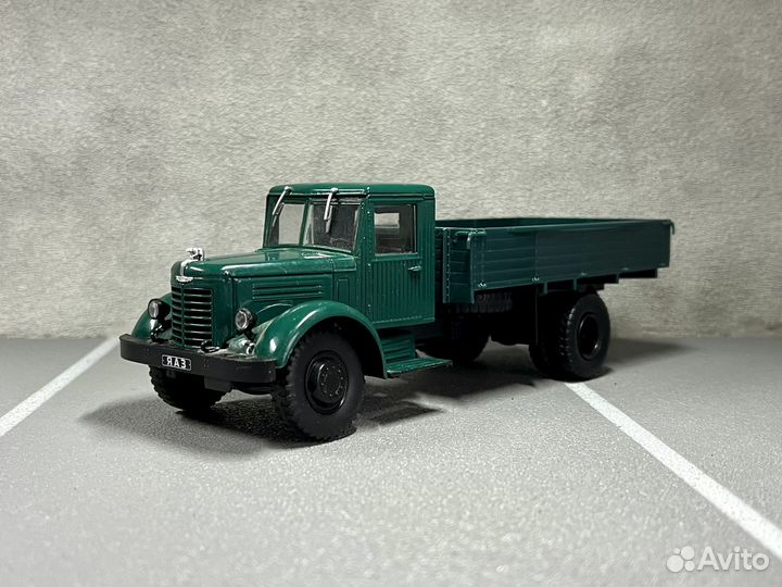 Коллекционная модель Яаз-200 1:43 DeA