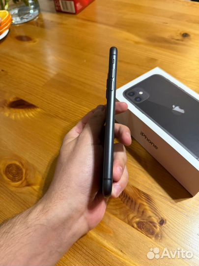 iPhone 11, 64 ГБ