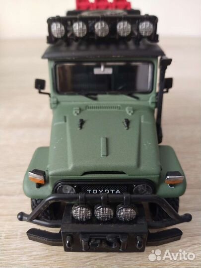 Модель 1:24, новая, Toyota FJ40 Land Cruiser
