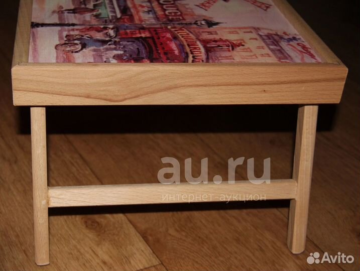 Столик поднос для завтрака на кровати