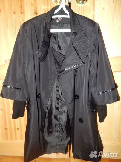 Плащ на пуговицах