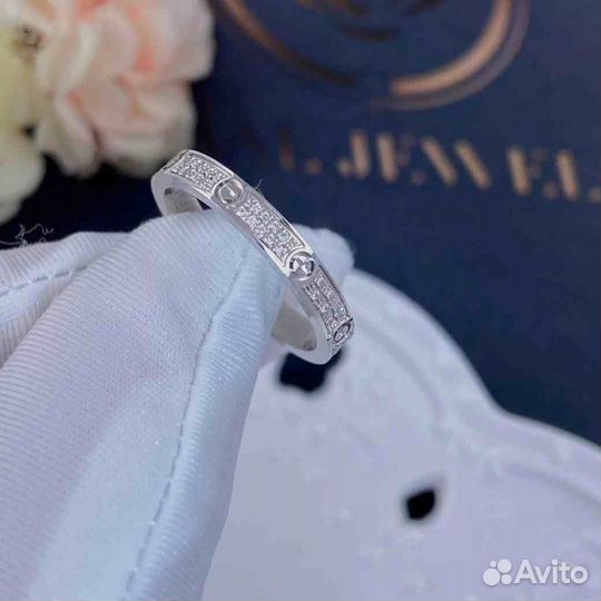 Кольцо Cartier Love, маленькая модель 0,19ct