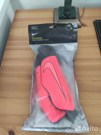 Футбольные щитки Nike размер М