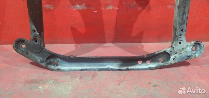 Сандеро подрамник с деф. Renault Sandero 1