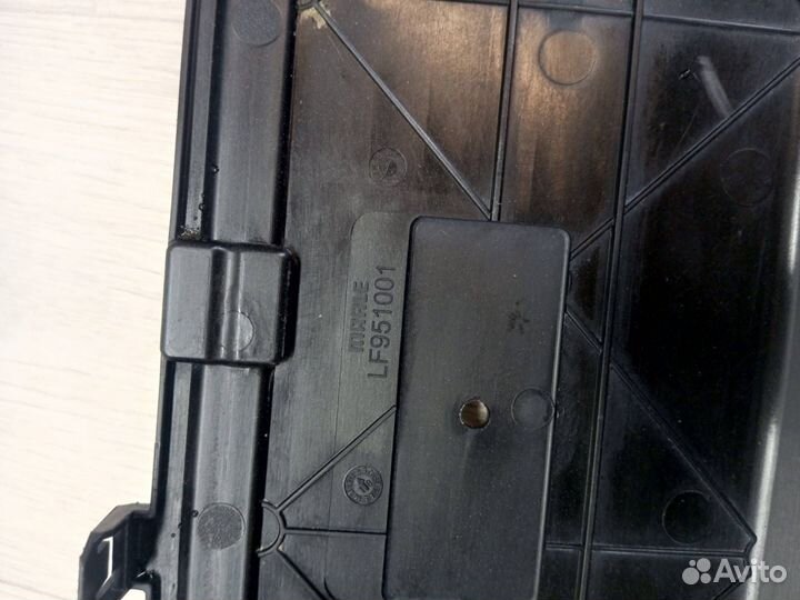 Воздуховод (дефлектор) радиатора нижний BMW 8