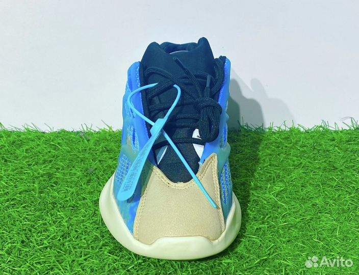 Кроссовки Adidas Yeezy Boost 700 Arzareth Lux V8