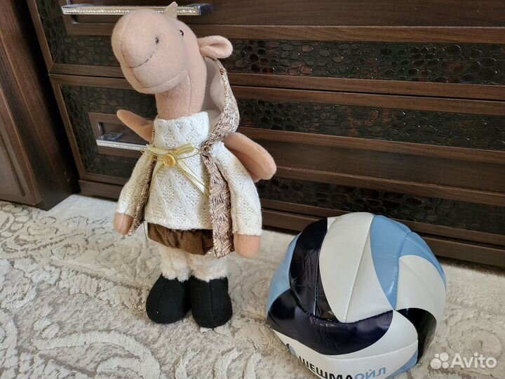 Подарок игрушка и мяч