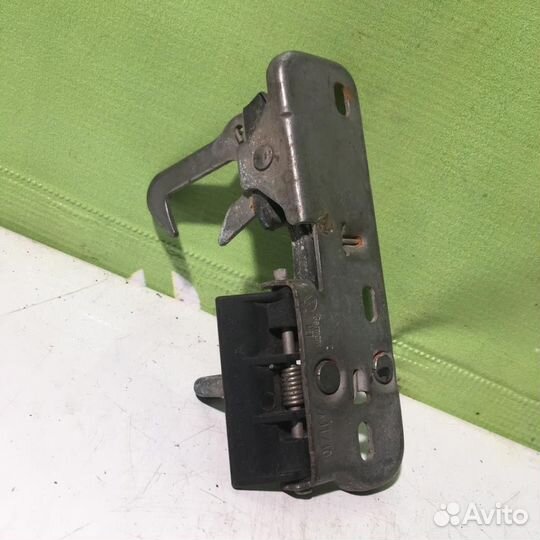 Крючок капота Фольксваген Гольф 6