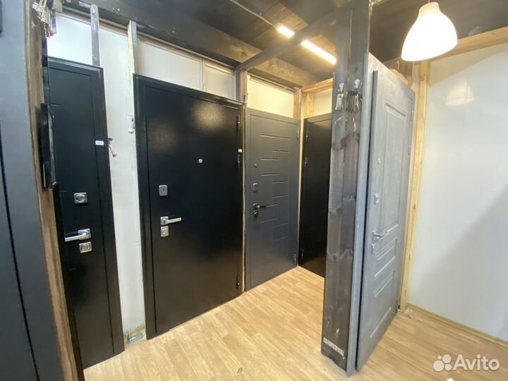 Дверь железная в дом или коттедж