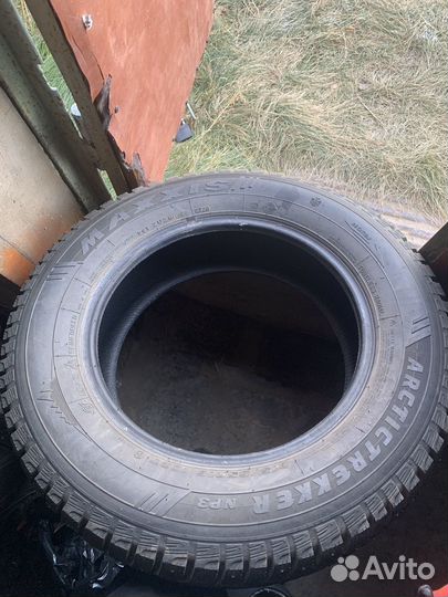 Maxxis ArcticTrekker NP3 215/65 R16