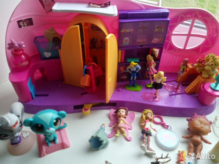 Домик с игрушками