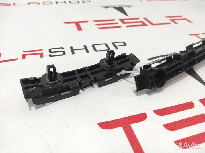 Кронштейн крепления бампера заднего правый Tesla