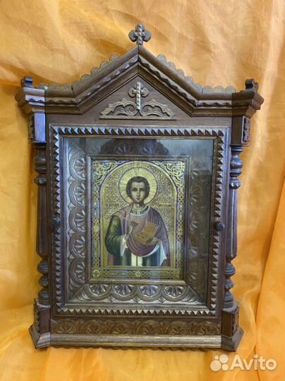 Старинная икона Пантелеймон в киоте