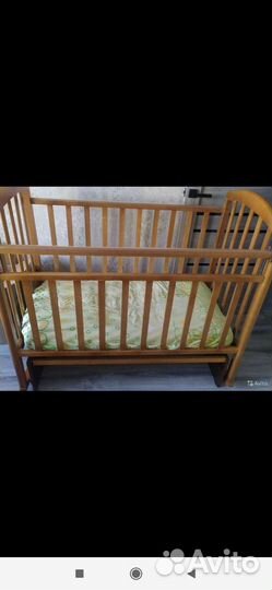 Детская кроватка с маятником