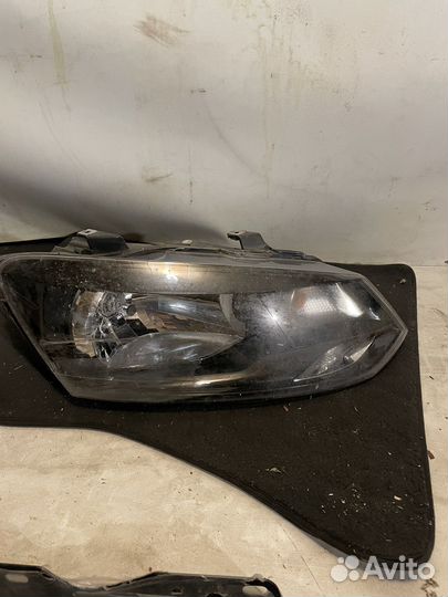 Фара правая Volkswagen Polo 5