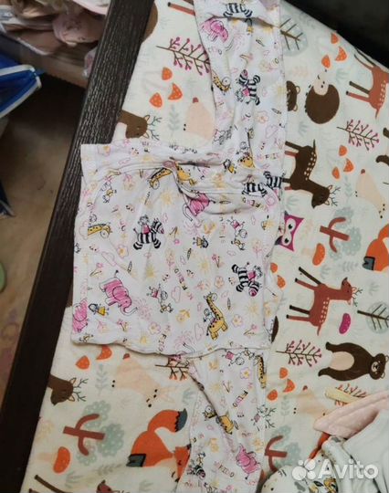 Два пакета с детскими вещами