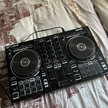Dj контроллер Roland dj-202
