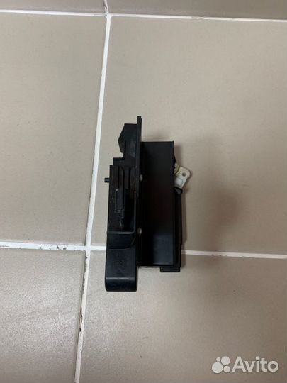 Замок боковой двери задний правый Renault Duster 2