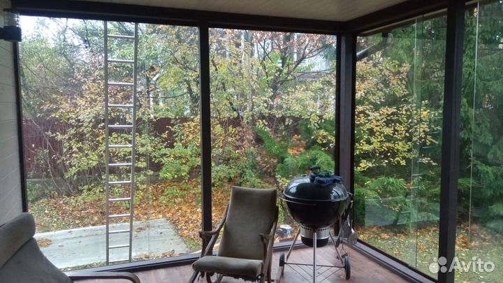 Безрамное остекление беседки