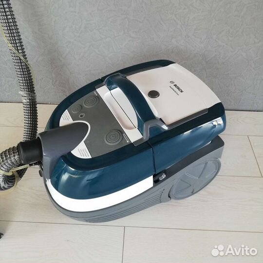 Моющий пылесос Bosch BWD41720