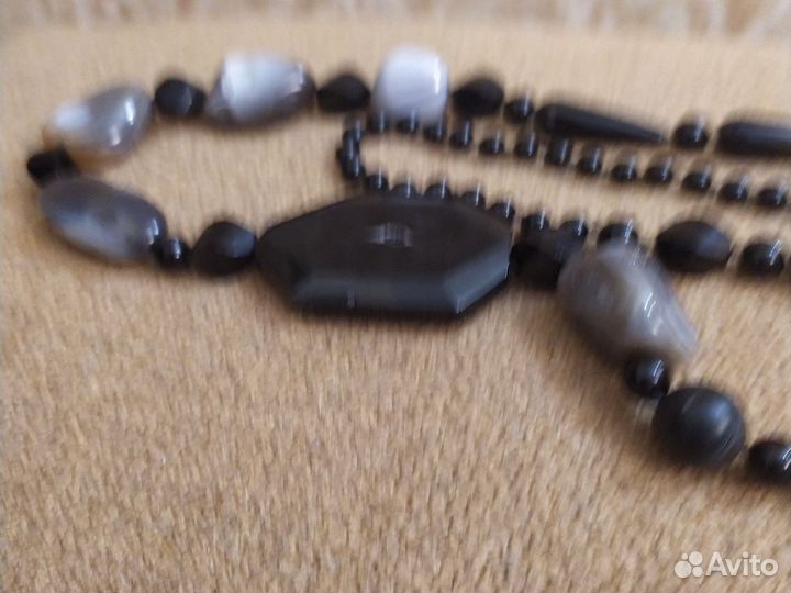 Красивые бусы 85 см. Заколка старая с янтарем