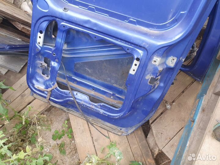 Боковая сдвижная правая дверь на рено кангу 2002г