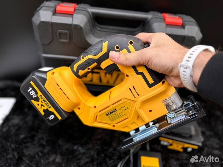 Лобзик DeWalt аккумуляторный в кейсе 18V