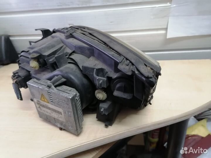 Фара Ксенон передняя правая Ford Mondeo 3